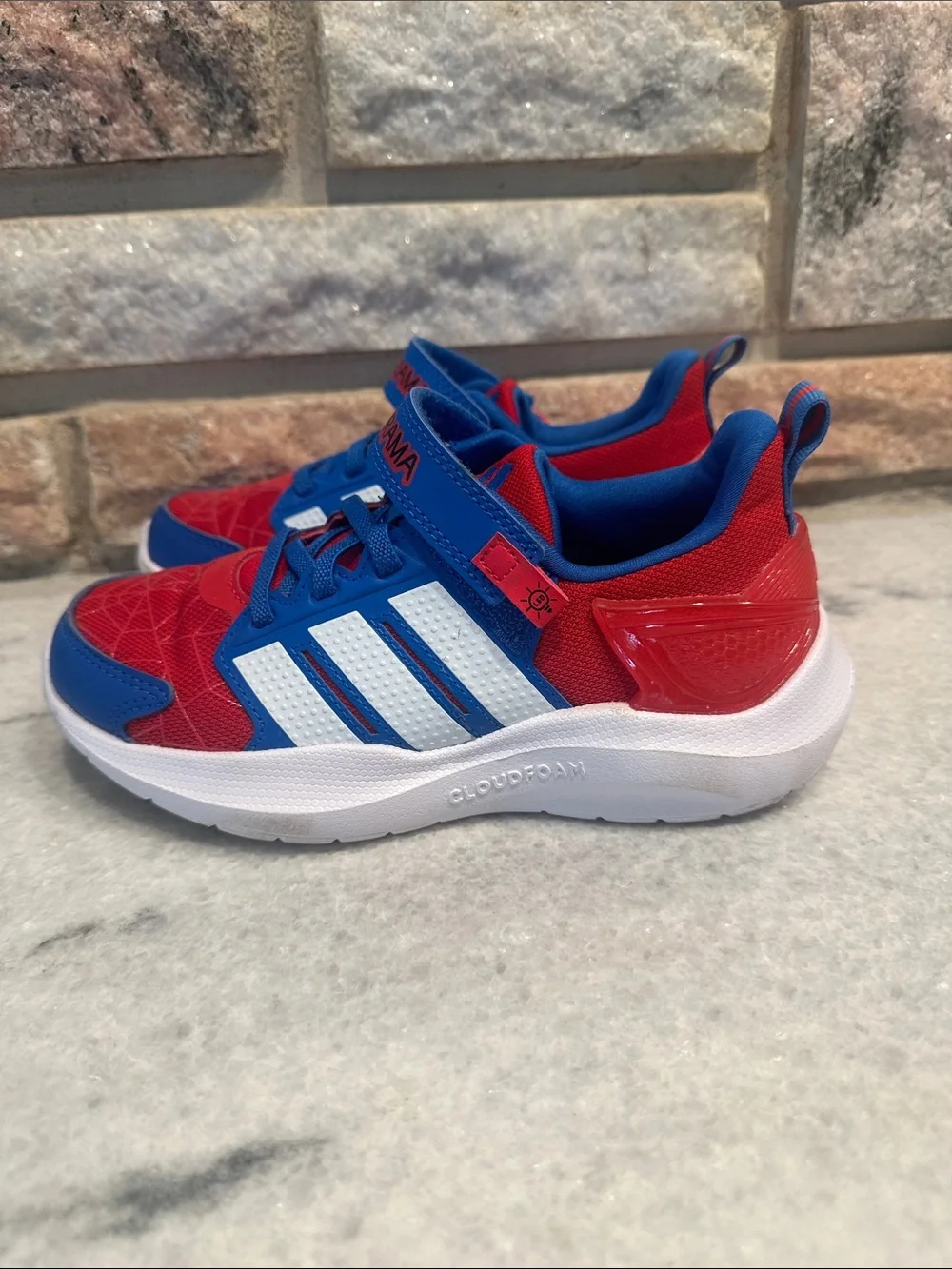 adidas Kids Spiderman Light Up Shoes, Size 1